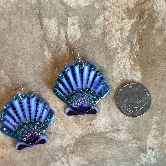 Hand painted scallop shell earrings crystals Sterling wires OOAK lightweight - Picture 6 of 7